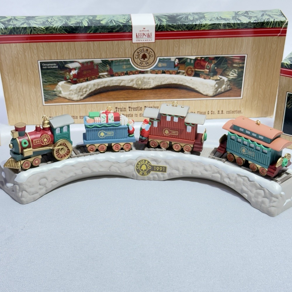 New Hallmark Keepsake Ornament‎ Claus & Co Railroad Track CompleteTrain Cars